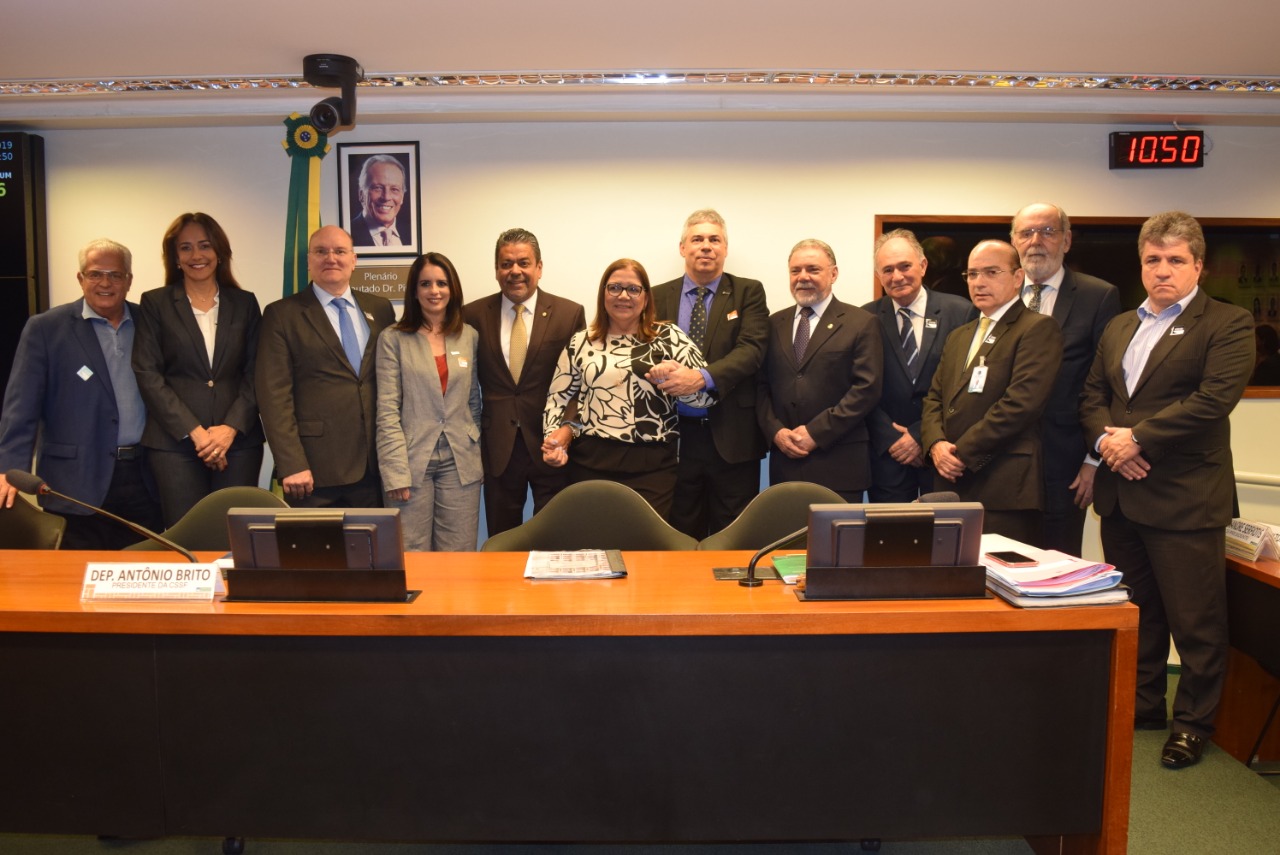 Fenam participa do lançamento da Agenda Parlamentar da Saúde Responsável