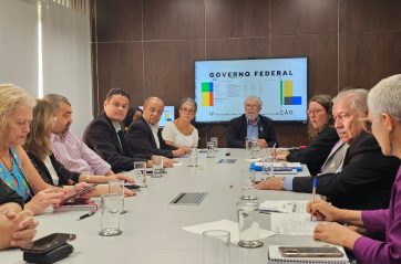 Governo se compromete com a equiparação da gratificação por desempenho
