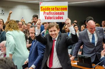 Piso salarial dos médicos é aprovado na Comissão de Saúde da Câmara