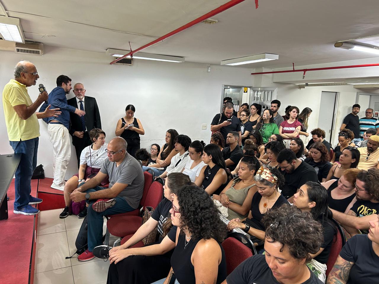Médicos do Rio aprovam mobilização por reajuste salarial e melhores condições de trabalho
